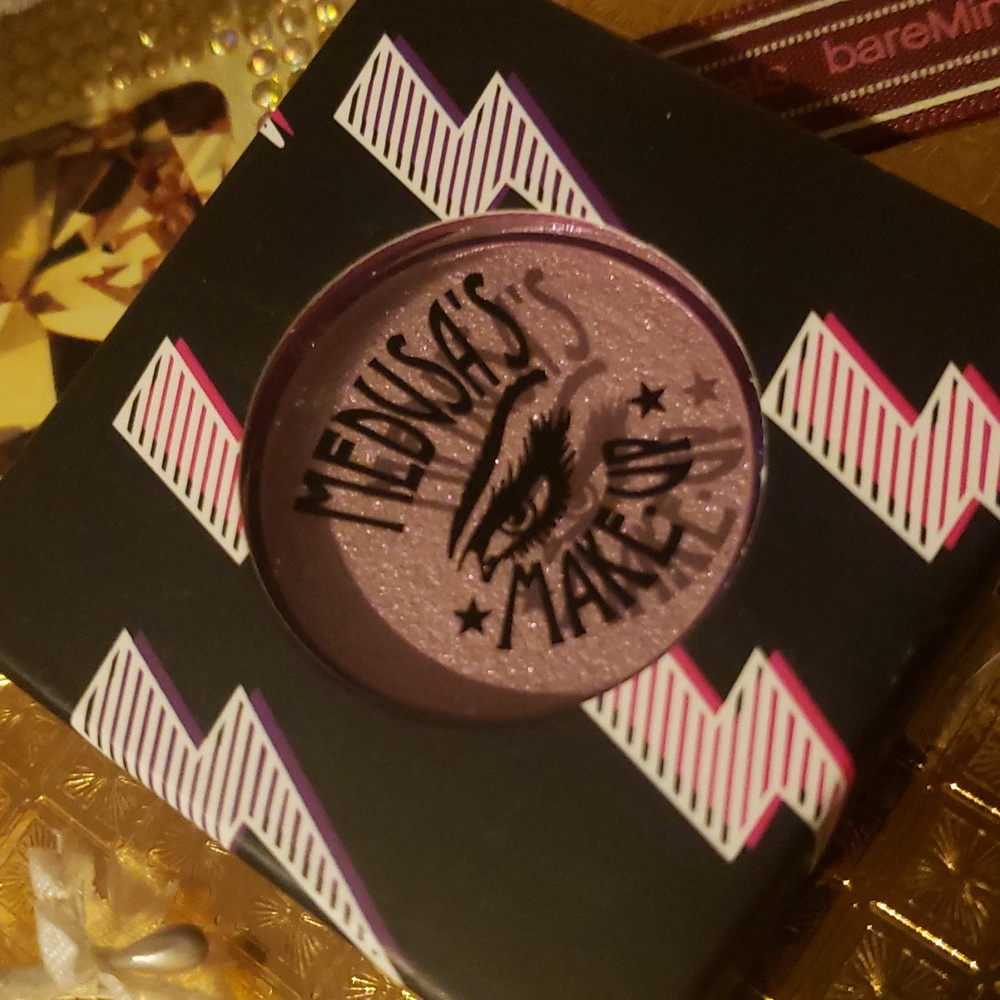 ❇️HOT LOVE Medusa's Makeup Glam Rock Eyeshadow NWT - Picture 6 of 7